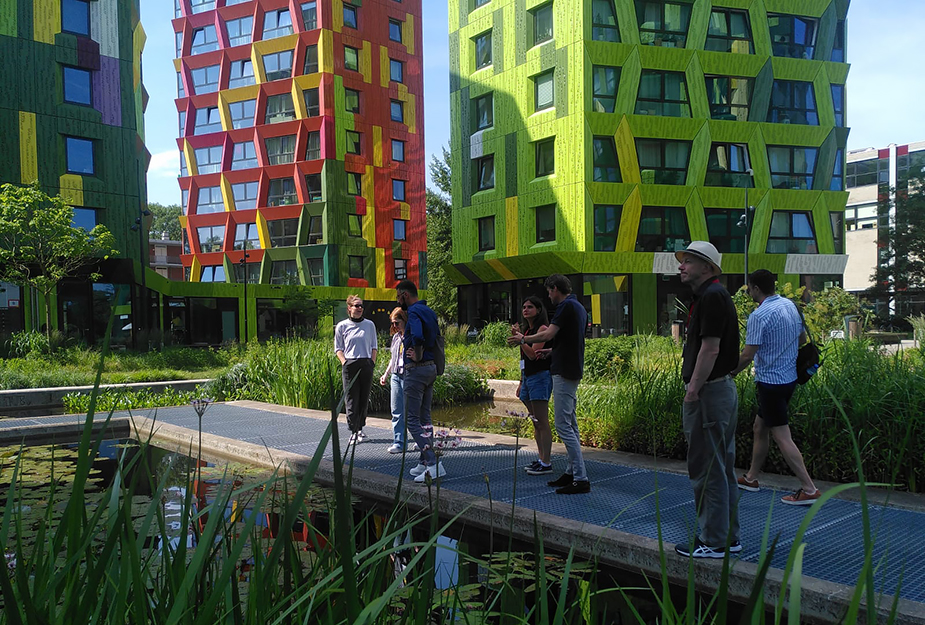 A group of Congress attendees standing on a bridge at the ‘De Kwekerij’ development, Utrecht.